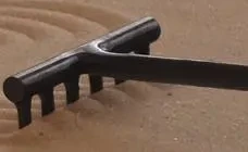 Маленькие грабли на песке